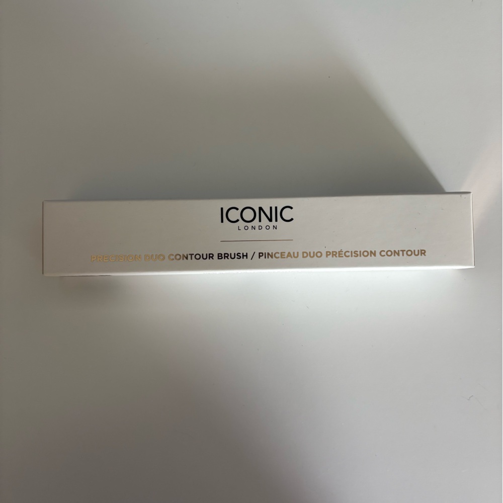 ICONIC London Precision Duo Contour Brush in White and Gold